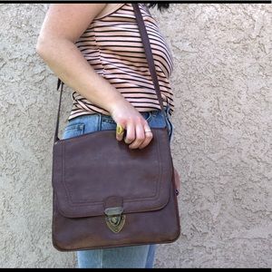 Cute and classy brown messenger bag.